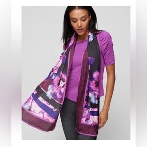 NWT WHBM Viola Oblong Scarf
